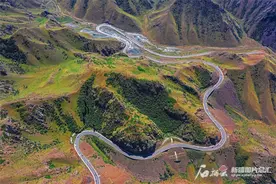 因山体落石，独库公路这一路段临时交通管制图片