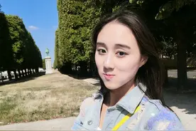 4位用钱堆出气质的二代名媛，个个富得流油，钞票与美貌成正比图片