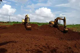 户口迁走了，土地还有吗？农民注意，别再一步步弄丢自己的资产了图片