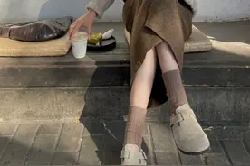 小白鞋彻底失宠了，今年“勃肯鞋”特吃香！舒适不累脚，还特洋气图片