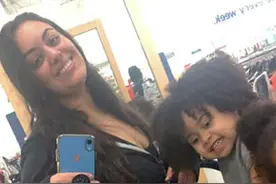 美国2岁女童被独自锁在托儿所，默默哭泣，妈妈只是晚到了八分钟图片