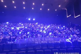 周深卡布叻家族的三代生米在家唠深深图片