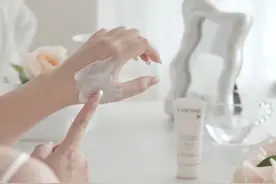 女人再节俭，这4种护肤品也要多用用，没多贵，但效果看得到图片