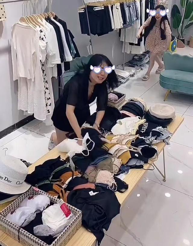 开服装店要多少钱（美女投资四十万开服装店）