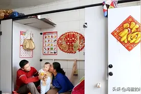 06年，沈阳小伙在公厕结婚生子，一住就是5年，孩子至今无法上学图片