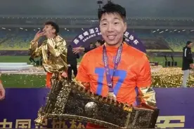 王大雷晒照打破两谣言；名记暗示俱乐部早怀疑金敬道，不值得同情图片