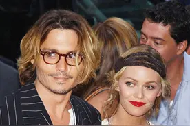 男怕娶错妻，德普和前妻无赢家，一个‬求色得祸，一个‬求财落空图片