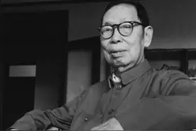 1937年，一抱“酸菜坛子”的乞丐到清华门口，扬言：我要见校长图片