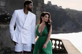 脱衣舞娘拒绝100万分手费，连生三子锁住NBA巨星，获得2亿大合同图片