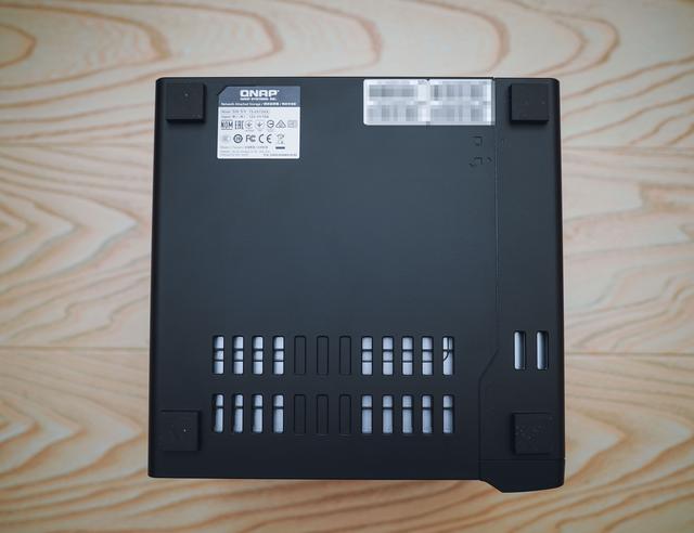 历史低价买到九盘位万兆 NAS 机皇：威联通 TS-H973AX