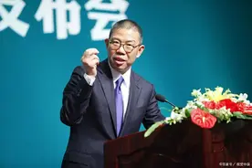 连续4年蝉联中国女首富，40岁身家达1800亿，执掌千亿商业帝国图片