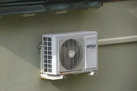 空调外机日晒雨淋，需不需要遮挡？多亏师傅提醒了，看完长知识图片