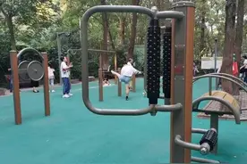 当心公园里的一种性骚扰图片