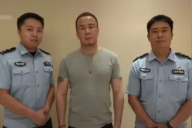 杨坤违法乱纪被抓？疑似被捕画面曝光，粉丝紧急站出来澄清图片