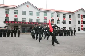 沈阳联勤保障中心某仓库：隆重举行“庆国庆 盼盛会”升国旗仪式图片