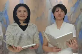 张泽群晒好友聚会照，董卿成眯眯眼，周涛胖到认不出，朱军又黑了图片