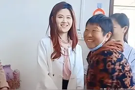 大衣哥儿媳身份曝光！离异带娃比男方大五岁？网友：怪不得跟了他图片