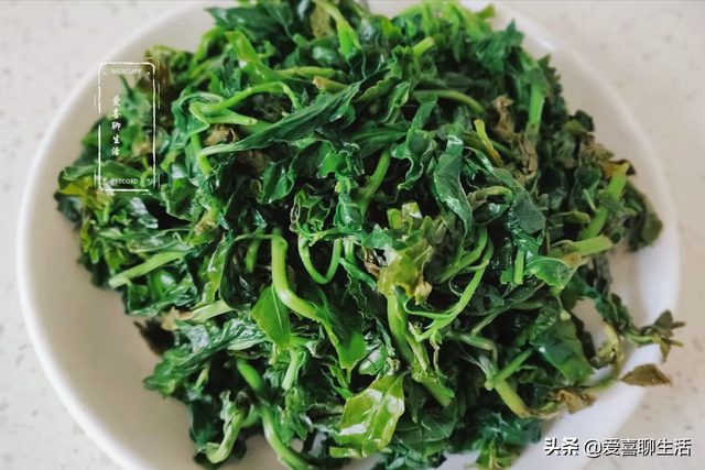 四月，吃荠菜不如吃它，鲜嫩正当季，好吃又防病，不懂吃就可惜了