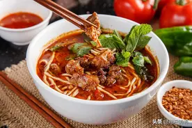 女儿带同学回家吃中午饭，等她的同学走后，我告诫女儿远离她图片