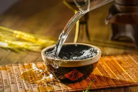 晚饭时，长期喝点“白酒”的人，身体发生了怎样的变化呢？图片