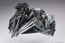 完全可以卡住美国的脖子，比稀土还稀缺的锑，为啥不可替代？图片