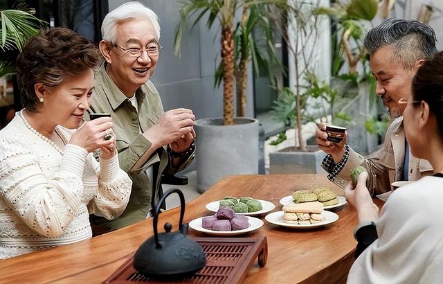 鐢鏈夐挶娌￠挶锛屽缓璁腑鑰佸勾浜猴細5鏉€滈珮閿岃尪鈥濆父鍠濓紝钀ュ吇瓒宠韩浣撳ソ