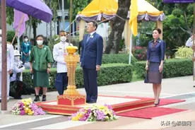 泰国国王携诗琳通、素提达出席Siriraj医院大楼开幕仪式图片
