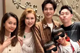 陈楚生全家福被朋友曝光，妻子刘云罕露正面，五官英气美得很高级图片