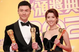 绯闻男友开演唱会，蔡思贝自掏腰包买票携父母支持，一度感动落泪图片