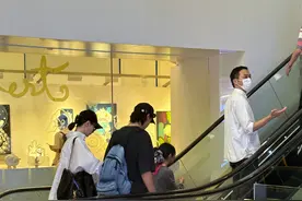 张智霖李承铉两家聚会，打扮清爽似帅小伙，魔童身形高瘦帅如明星图片