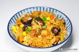 一个人懒得不想做饭，不如试试这样做，米和菜都有，连吃两碗真香图片