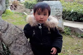 2014年，7岁男童捐双肾救母，临终遗言惹人泪目：我要保护妈妈图片