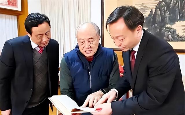 洪学智晚年卧病，大儿子前来探望，他质问：你是怎么当的省长