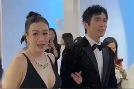 嫁三个老公，最后一人小自己12岁，55岁钟丽缇性张力怎么这么强图片