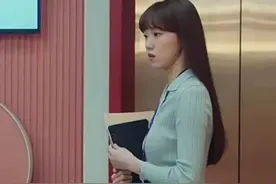 新剧一出场小腹凸成一坨？这翻车的体态硬是被腿精天花板当场救回图片