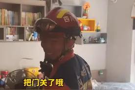 四川成都 嚣张泼猴大闹民宅，居民无奈报警求助图片