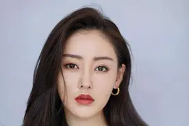 鹅蛋脸优雅，瓜子脸惊艳，圆脸越来越受人喜欢，你是哪种？图片