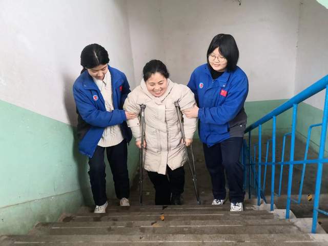 李爱霞:伤病不下讲台 痴心执教十二年(图2) 李爱霞:伤病不下讲台 痴心执教十二年(图2)