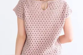 钩织结合的一款夏季短袖，领口的小系带显得特别俏皮可爱图片