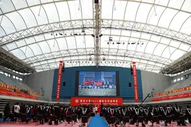 今天，复旦大学2022届学生毕业了图片