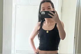 法图麦晒素颜自拍照，眉眼间太像爸爸李咏，留学美国名校一年45万图片