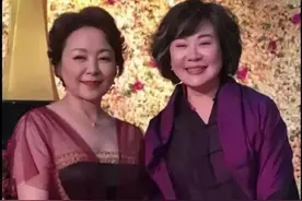 张瑜同框丛珊，仅差5岁犹如隔代人，一个风韵犹存，一个老态明显图片