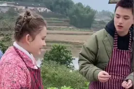 全网接地气的混血洋娃娃，凭借一口流利正宗四川话，迅速走红网络图片