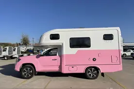 保有量高能越野大通T70皮卡房车！2.0T+6at，智能高配比轿车好开图片