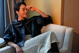 伊一大变身！长发飘逸傲人上围，高配柳岩惹争议图片