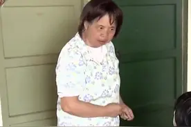 前妻突然从美国回来，将现任妻子赶出家门，丈夫竟然无动于衷图片