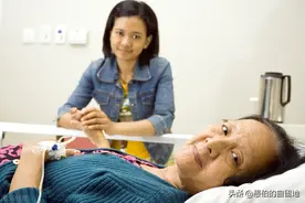 家里有个生病的老人，那种痛苦无法言说图片