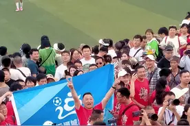 “村超”火爆背后：有人头天还在地里打农药，第二天就上场比赛；爆红后倡导村民不现场看球，打喷嚏掩口鼻图片