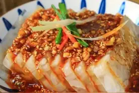 #头条创作挑战赛#猪皮冻怎么做才好？告诉你个做法省事又美味。图片