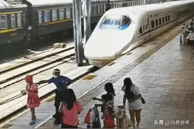 站台安全惊险一幕！昆明站将全面启用站台升降式安全警示系统图片